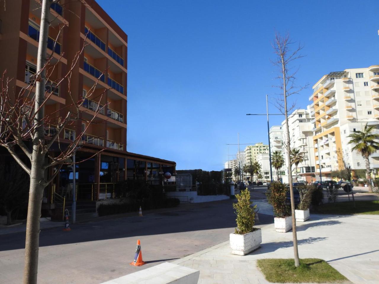Hotel 3 Vellezerit Durrës Exterior foto